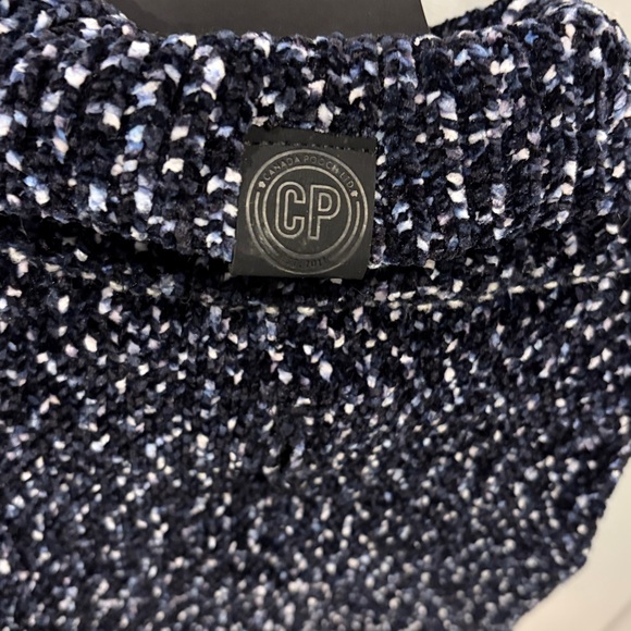 Canada Pooch Black and White Dog Sweater - Picture 3 of 7